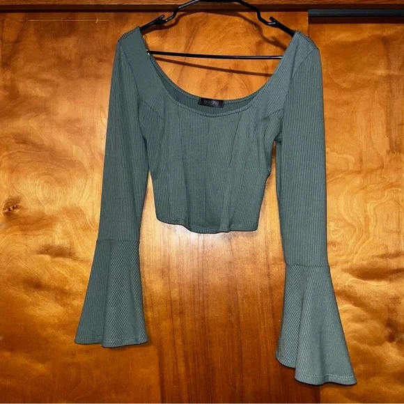 la la land creative Elegant Green Bell Sleeve Top (sample piece) - Picture 1 of 2